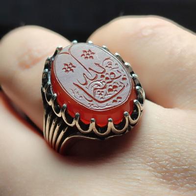 خرید انگشتر عقیق قرمز خطی نقش "یابقیه‌الله"؛ شاهکار رکاب شیاری کد 2184