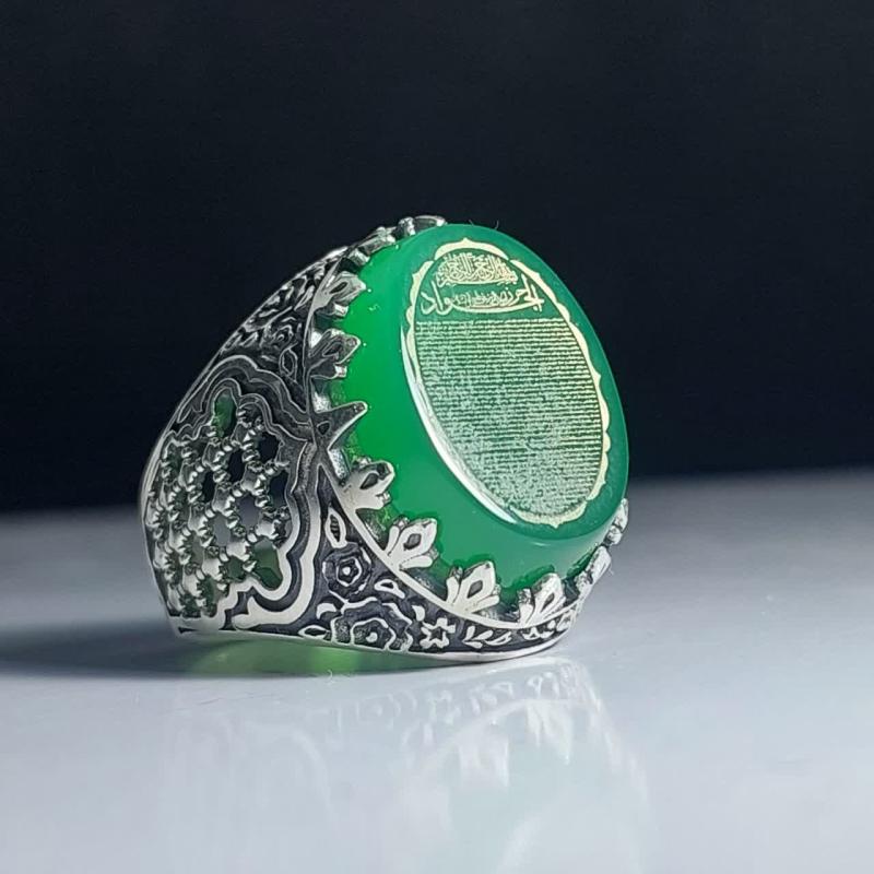 خرید انگشتر حرز امام جواد عقیق سبز با رکاب طرح ضریح؛ پنجره‌ای رو به آرامش کد 2125