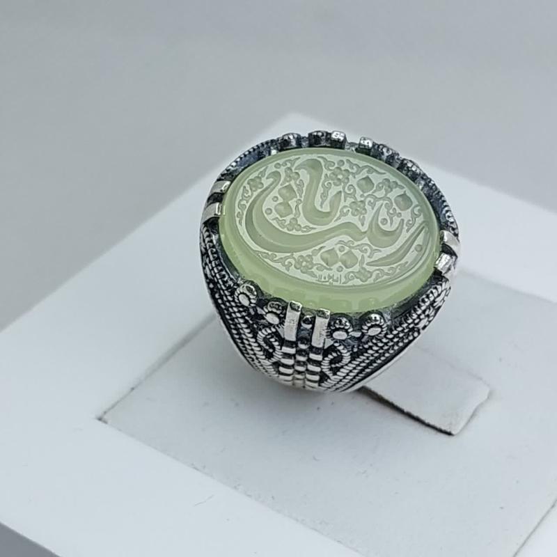 انگشتر نقره باسنگ عقیق سبز کاهویی حکاکی یازینب کد 1737