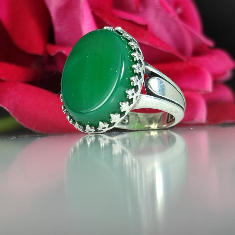 خرید انگشتر عقیق سبز مردانه؛ تلفیق طراحی شیک و آرامش طبیعت کد ۲۰۱۹