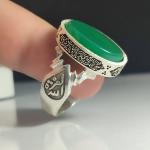 انگشتر نقره باسنگ عقیق سبز ذکر روی رکاب (آیت الکرسی ) ذکر بغل رکاب (العزه الله)و(حسبی الله) کد 2323