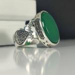 انگشتر نقره باسنگ عقیق سبز ذکر روی رکاب (چهارسلام زیارت عاشورا) ذکر بغل رکاب (یاحسین شهید) و (یاابالفضل) کد 2327