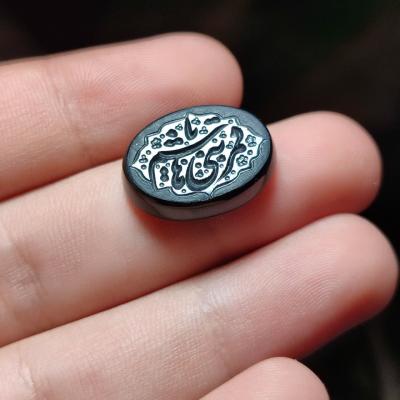 نگین عقیق مشکی باحکاکی یاقمربنی هاشم کد 2357