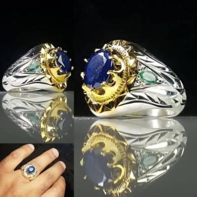 انگشتر نقره باسنگ یاقوت بغل رکاب زمرد کد 2521