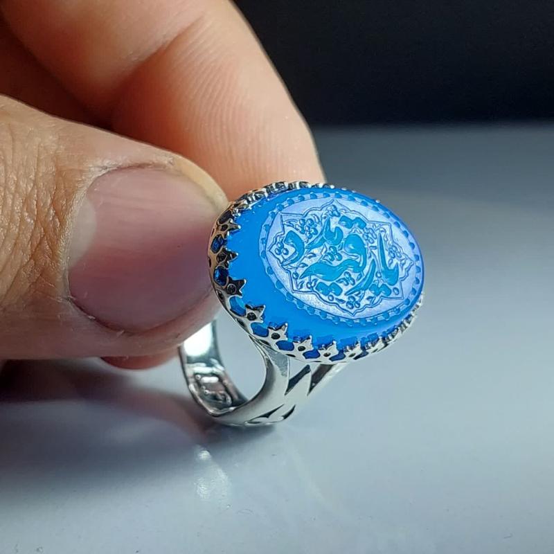 خرید انگشتر عقیق ابی اصل با نقش «یا رقیه مدد»؛ گره‌گشای دل‌ها کد 4256